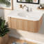 Meuble-lavabo moderne peu encombrant avec comptoir en marbre et lavabo en céramique