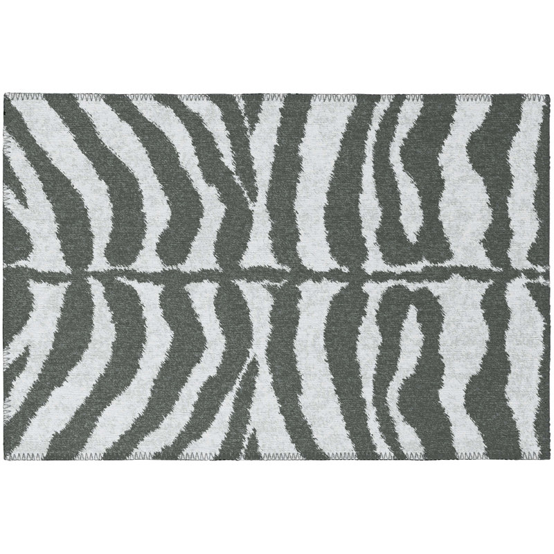 Tapis gris tissé à la machine, Rectangle 1 pi 8 po x 2 pi 6 po