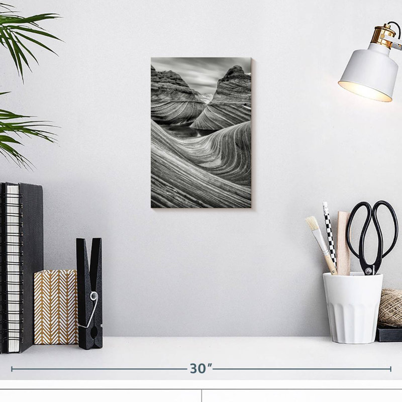 Alvord The Wave Monochrome, 12" H x 8" W