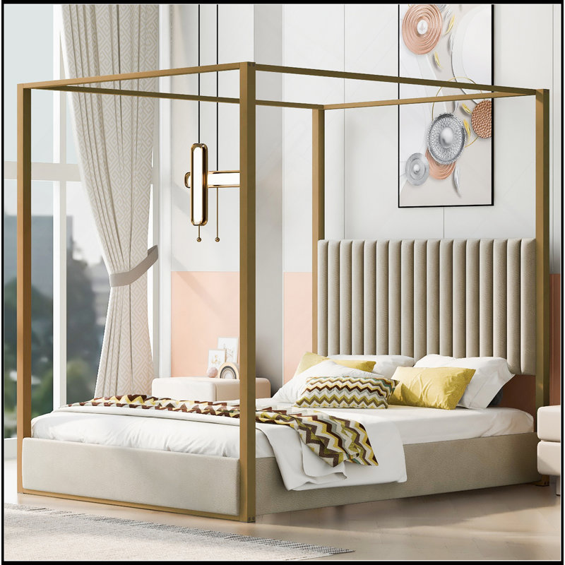 Grand lit plateforme à baldaquin avec tête de lit et structure en métal, beige