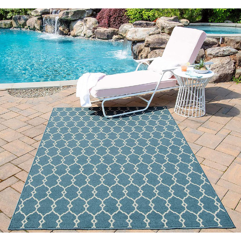 Tapis intérieur / extérieur bleu Yepez, Rectangle 5 pi 3 po x 7 pi 6 po