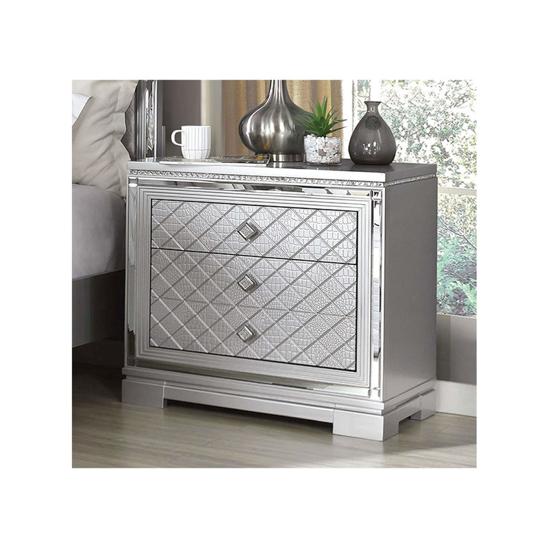Table de chevet chic avec rangement caché et douille argentée pour bouton de chambre à coucher carré