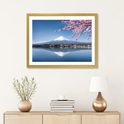 «Mount Fuji in Spring» par Jan Becke - reproduction de photo sur toile tendue