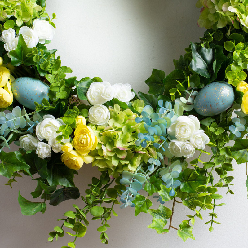 Pas d'œuf caché - Hortensia verte, eucalyptus et couronne d'œuf de Pâques mouchetée turquoise et dorée