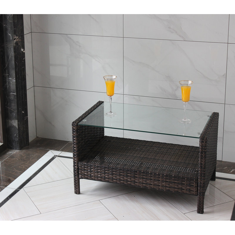 Table basse pour l'extérieur avec mobilier en verre trempé transparent