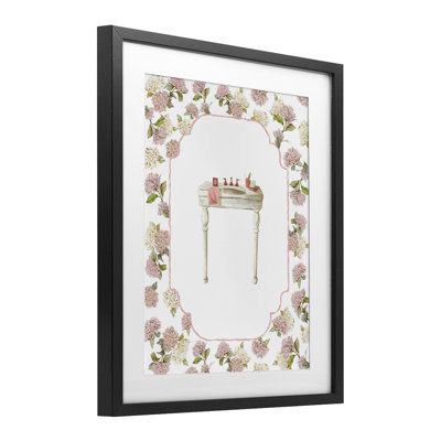 Élégante coiffe d'hortensias encadrée sous verre, design par Carol Robinson