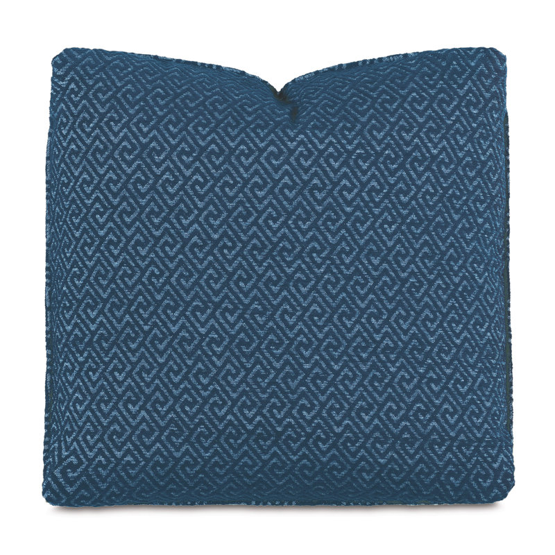 Housse et insert de coussin décoratif en forme de clé grecque par Alexa Hampton, Amiral