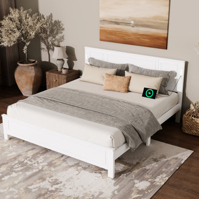 Lit très grand avec construction en pin, design, lumières à DEL, charge et compartiment de rangement blanc avec esthétique, éclairage, station de charge, 10 lattes pour une pièce maîtresse de chambre à coucher