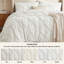 Édredon lit-dans-un-grand-lit-de-lit-de-lit-de-pin-ivoire avec draps, taies d'oreiller et taies décoratives-103425110-101518307