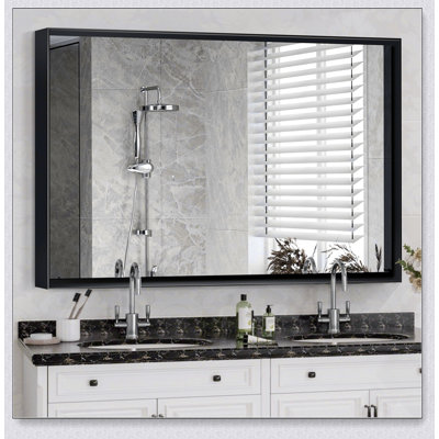Miroir de salle de bain 36 x 30 pouces noir brillant avec bord biseauté, cadre résistant à la rouille et options de suspension polyvalentes pour un décor moderne et industriel