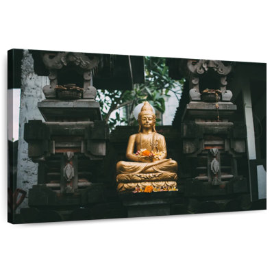 Bouddha Adella méditant en Indonésie