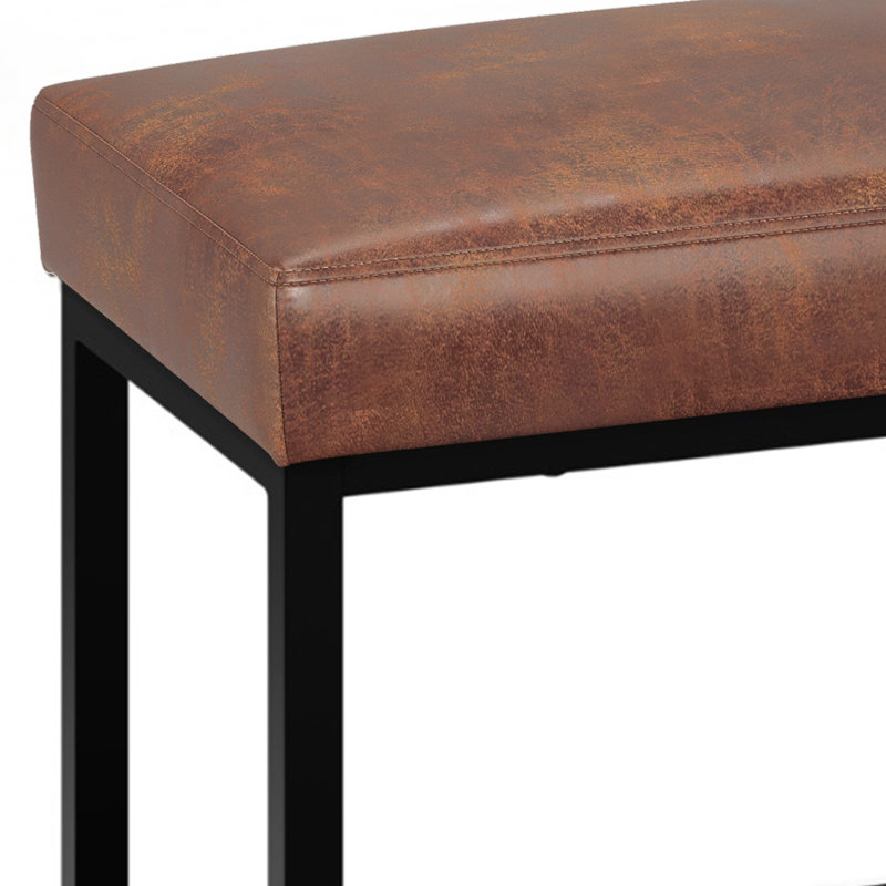 Petit banc de repose-pieds contemporain en cuir végétalien l 26 po Reynolds avec siège rembourré et base en métal