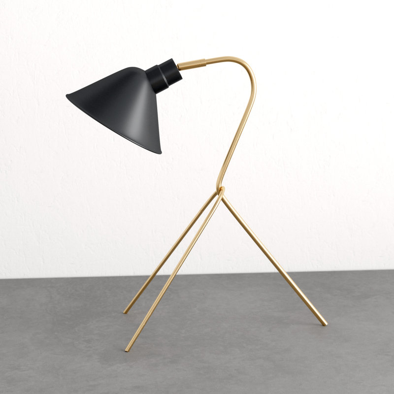 Lamptrai Metal Tripod Lamp