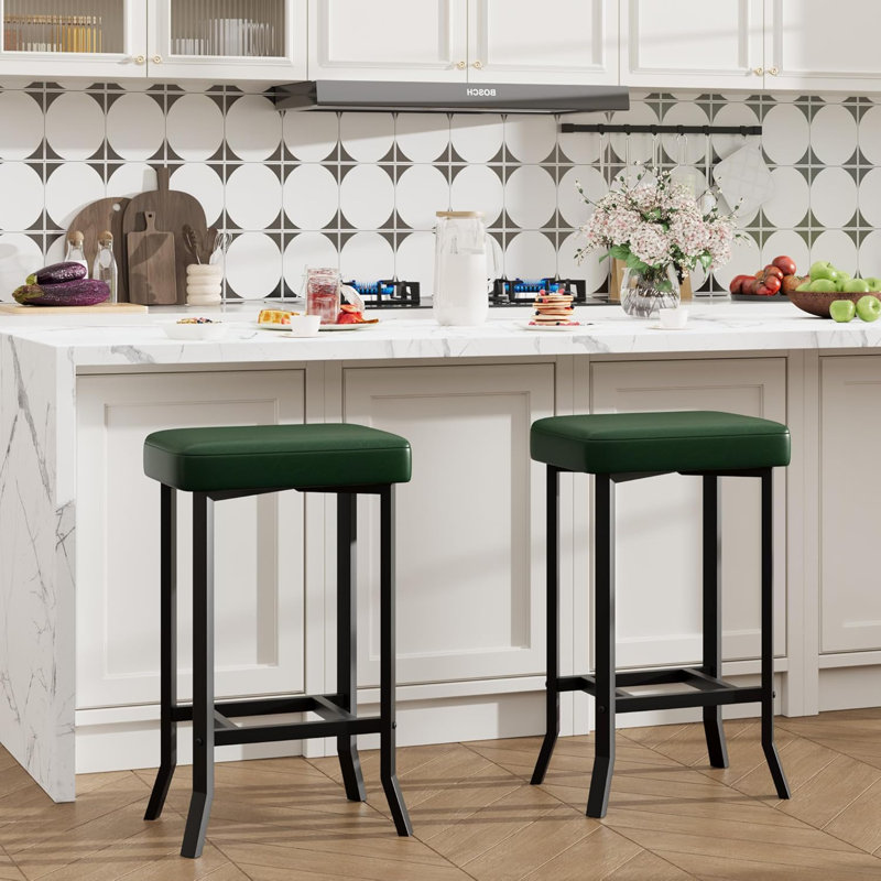 Tabourets de bar modernes à hauteur de comptoir, siège rembourré en similicuir, pieds en métal asymétriques, compacts pour les petits espaces, montage facile, verts, ensemble de 2