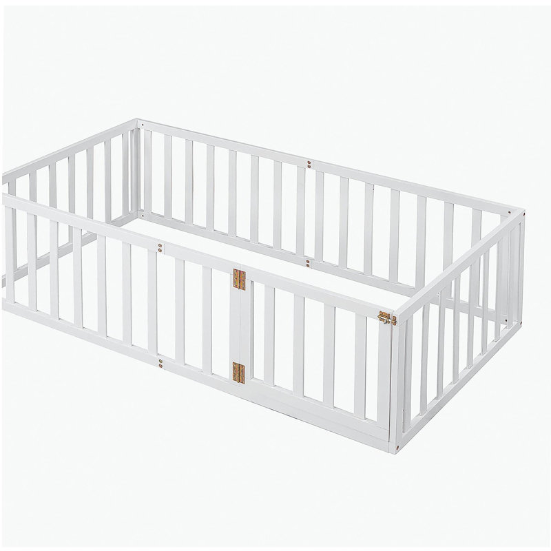 Structure de lit simple en bois avec clôture et porte, blanc