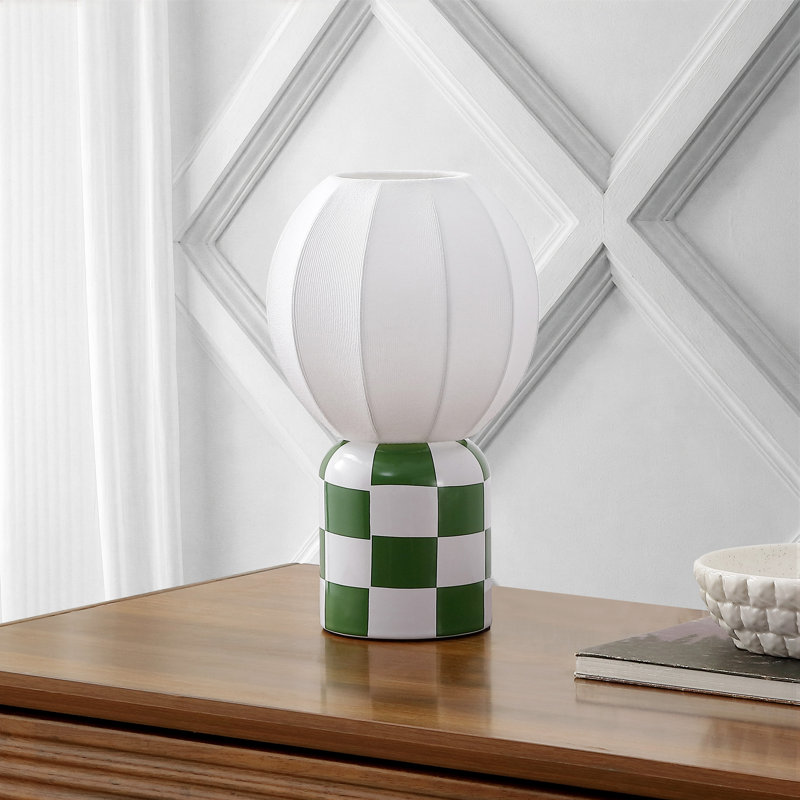Lampe de table à DEL miniature Valarie de 10,25 po en céramique à damier de style contemporain moderne, avec abat-jour globe côtelé en forme de cocon.