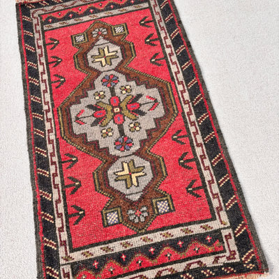 Tapis rouge classique en laine 21,3 x 38,2 pouces