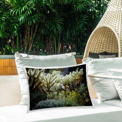 Coussin décoratif d'extérieur Desert Cactus Forest par Dennis Frates
