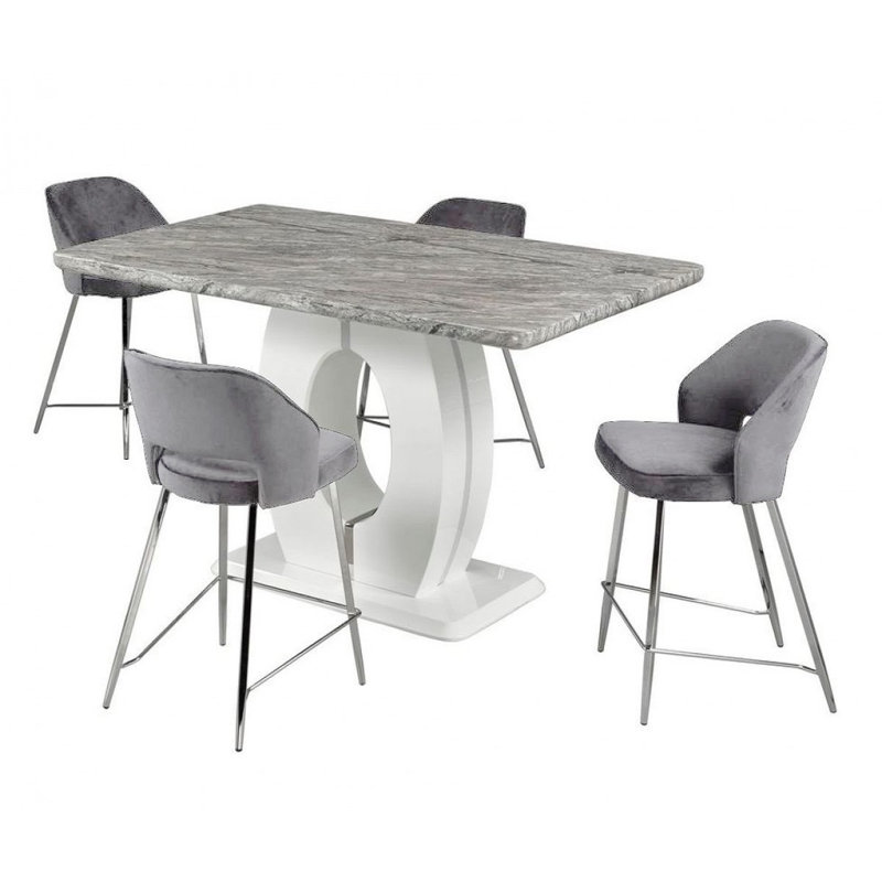 Ensemble repas pour quatre personnes