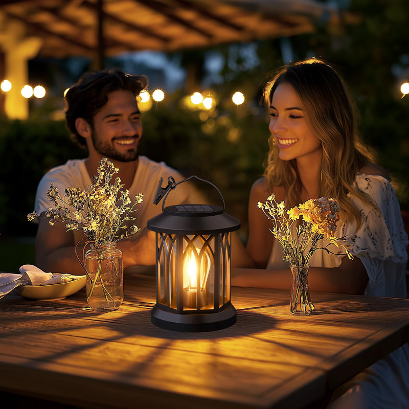 Lanternes solaires pour l'extérieur, paquet de 2 lanternes suspendues imperméables avec pince pour patio, idées d'éclairage extérieur décoratif pour la cour, cadeaux pour les femmes maman