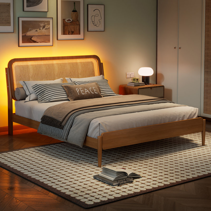 Grand lit plateforme en bois avec rangement à DEL et tête de lit en rotin, Naturel antique