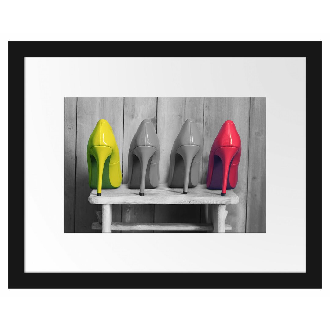 Gerahmtes Poster High Heels auf Hocker