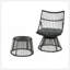 Charmante chaise en osier et table d'appoint pour vous détendre à l'extérieur