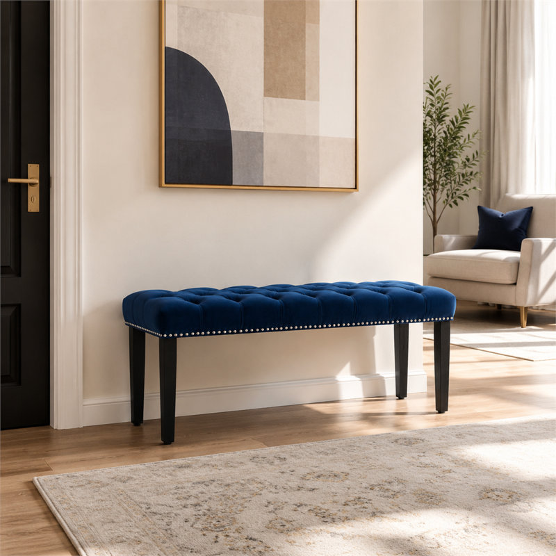 Banc bleu en velours capitonné avec garniture cloutée