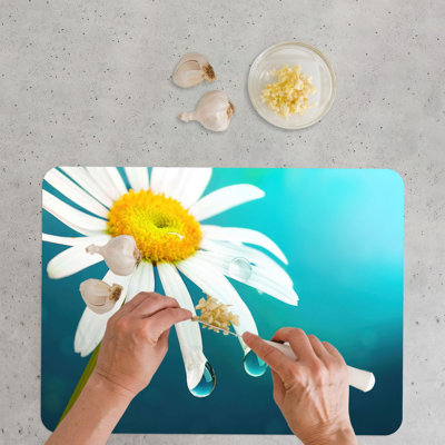 Daisy Patterned Glass Cutting Board Evoking Springtime Freshness Ideal for Food Preparation and Serving in Your Kitchen