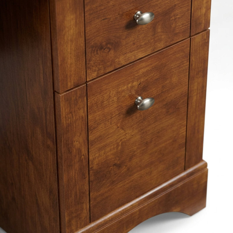 Bureau d'ordinateur en érable brossé, dimensions : 73,7 cm (H) x 59,6 cm (L) x 151 cm (P). Comprend un plateau pour clavier, un tiroir à dossiers suspendus et un passe-câbles de rangement.