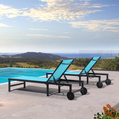 Reivo Outdoor Chaise Lounge with Table