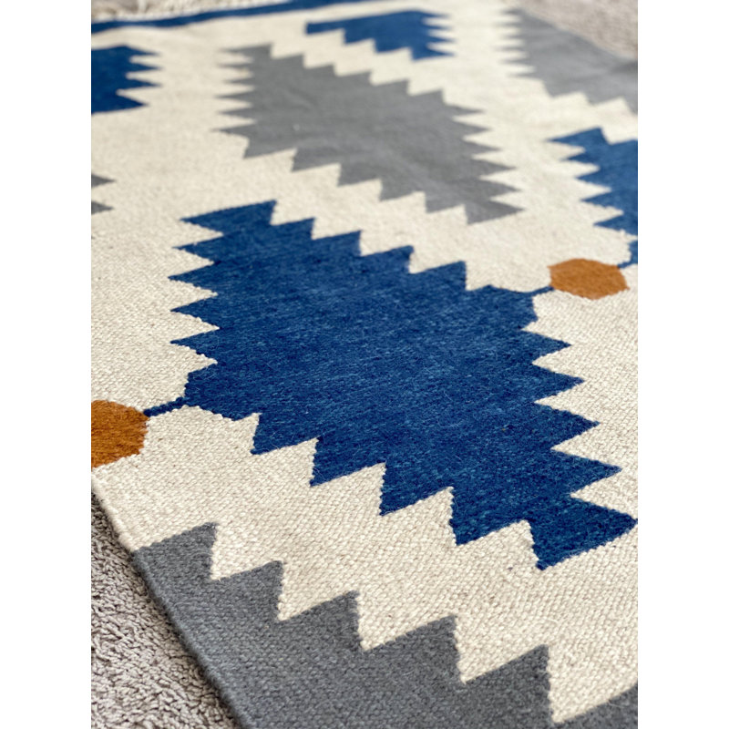 Tapis bleu à losanges, Rectangle 8 pi 2 po x 9 pi 10 po