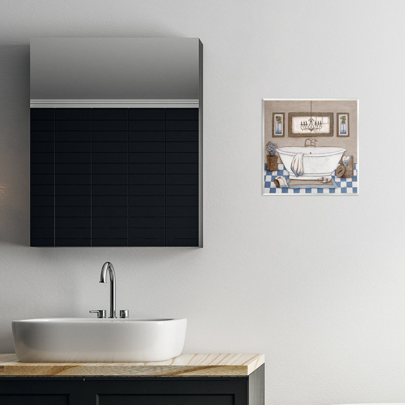 Plaque murale à carreaux pour salle de bain et lustre, design par Janet Tava
