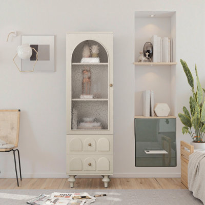 Grande armoire de présentation de 62,99 po avec porte en verre trempé, deux tiroirs et une tablette réglable, solutions de rangement spacieuses, pour le salon, la chambre à coucher, la cuisine et le bureau, blanc
