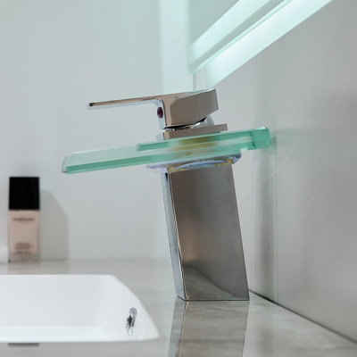 Single Hole Bathroom Faucet with Drain Assembly