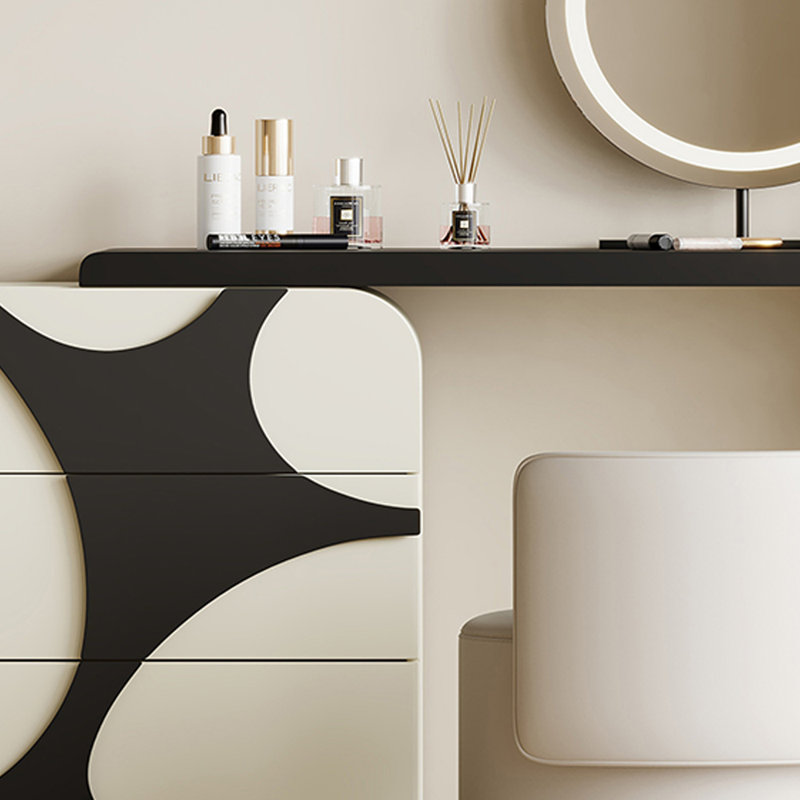 Vernessia Vanity