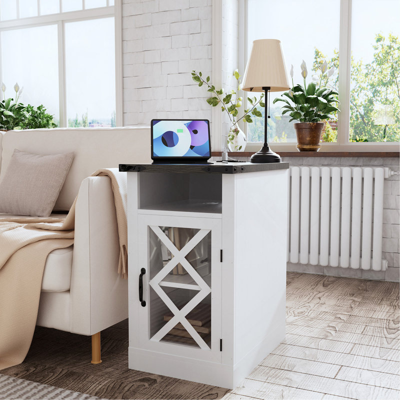 Table de bout Farmhouse avec station de charge, table de chevet rustique 15,4 po avec porte de grange et tablette réglable, table d'appoint en bois avec rangement à 3 niveaux