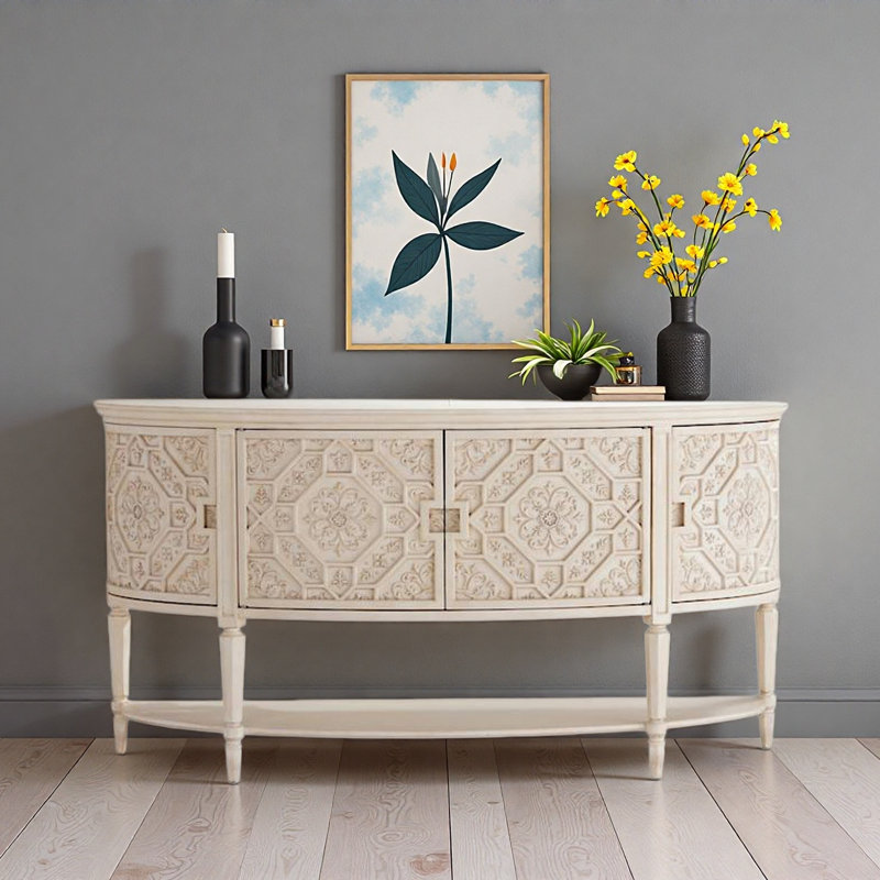 Buffet en bois massif sculpté