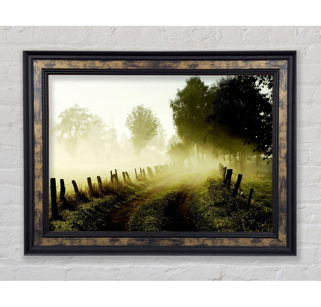 Country Lane Mist Gerahmter Druck