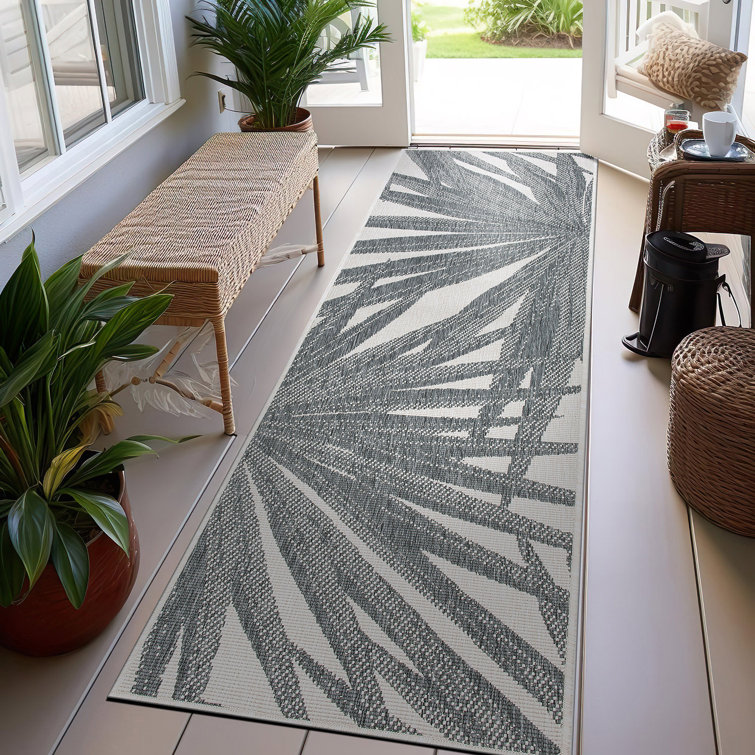 Beachcrest Home Benavidez Floral Gray/Ivory Indoor&Outdoor Area Rug ...