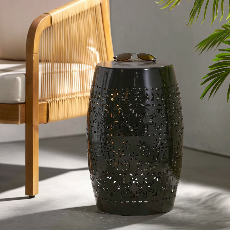 Charmante table d'appoint moderne au design exquis pour des espaces élégants, Noir
