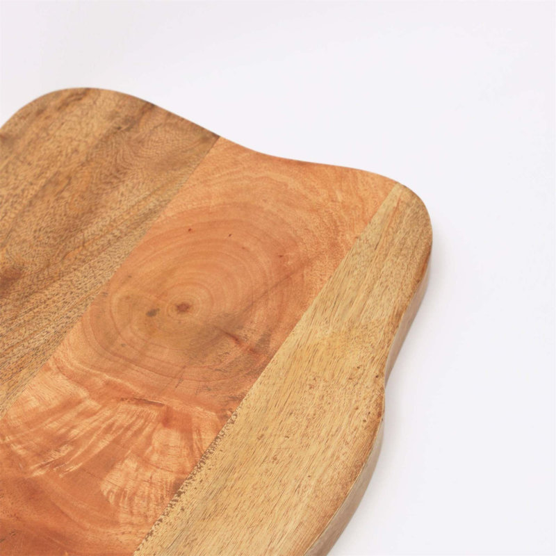Planche à découper ondulée avec finition naturelle durable, parfaite pour les cuisines modernes et les repas