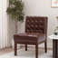 Chaise d'appoint brun foncé avec capitonnage élégant et base en bois d'hévéa