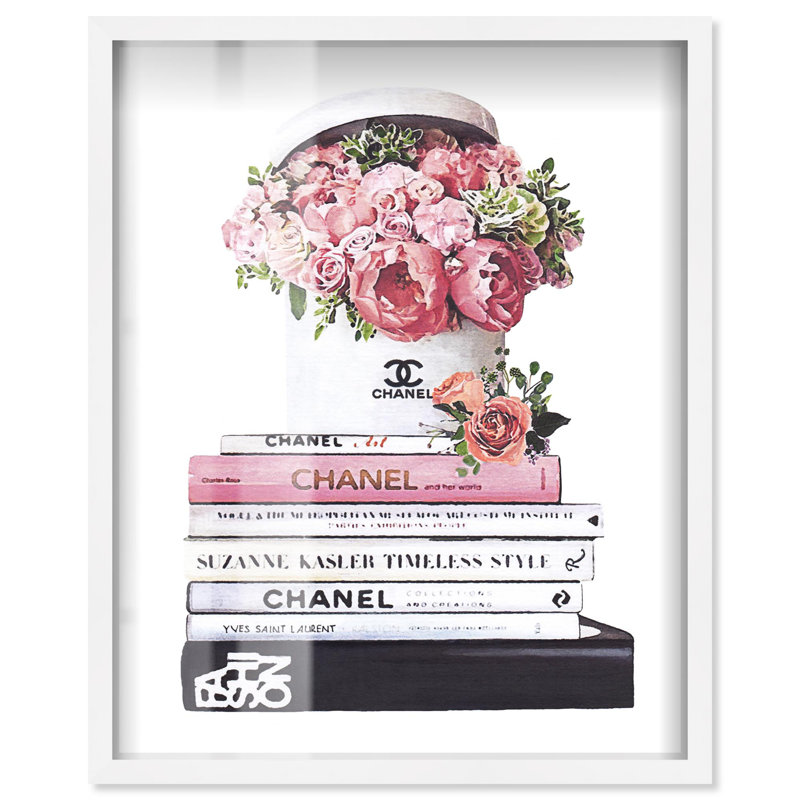 «Doll Memories» - Roses sur livres, impression de mode moderne par Art Remedy, H 21 po x l 17 po, Blanc