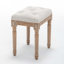 Tabouret de coiffeuse touffeté avec revêtement en lin et pieds sculptés en bois massif, banc d'habillage pour chambre à coucher, siège élégant et confortable-133411667-133411668