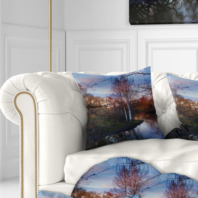Forest River in the Spring - coussin à imprimé paysage