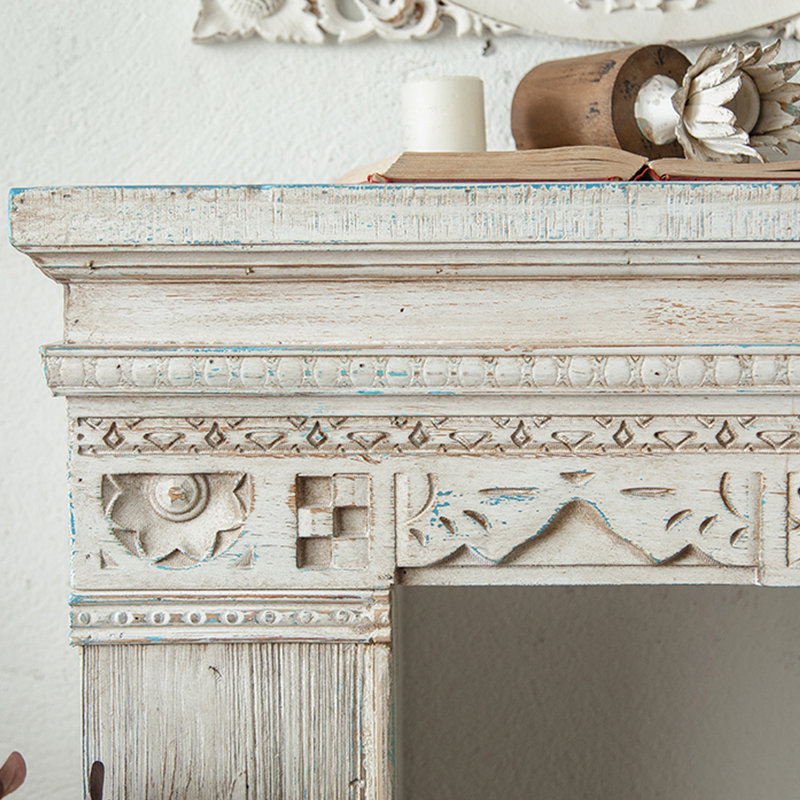 Armoire décorative française en bois massif rétro