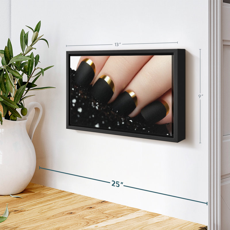 «Matte Black Nails Wall Art», H 9 po x l 13 po