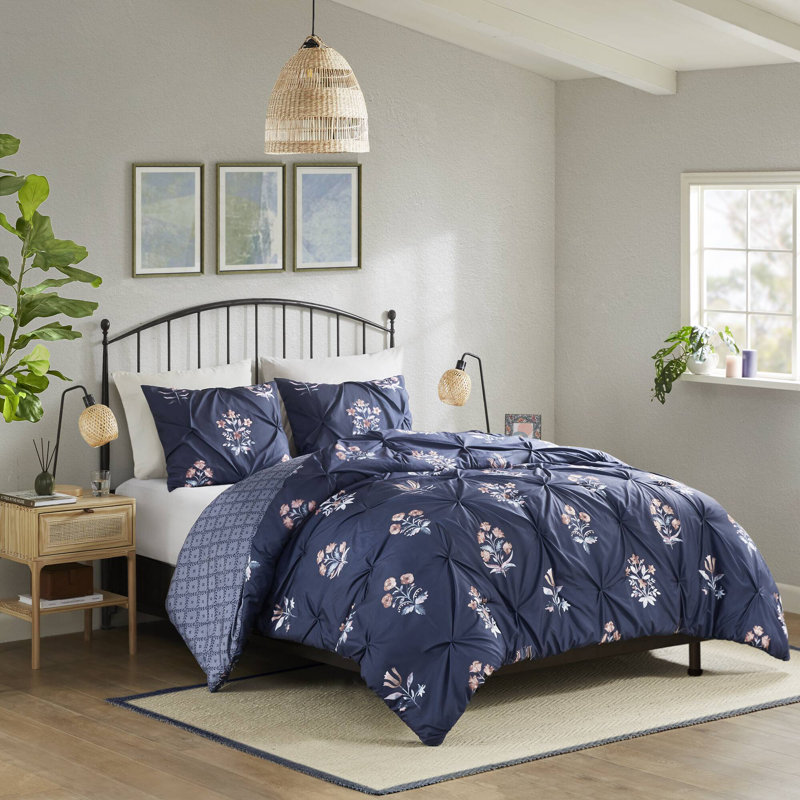 Navy Cotton Pintuck Floral King/Cal King Bedspread Set