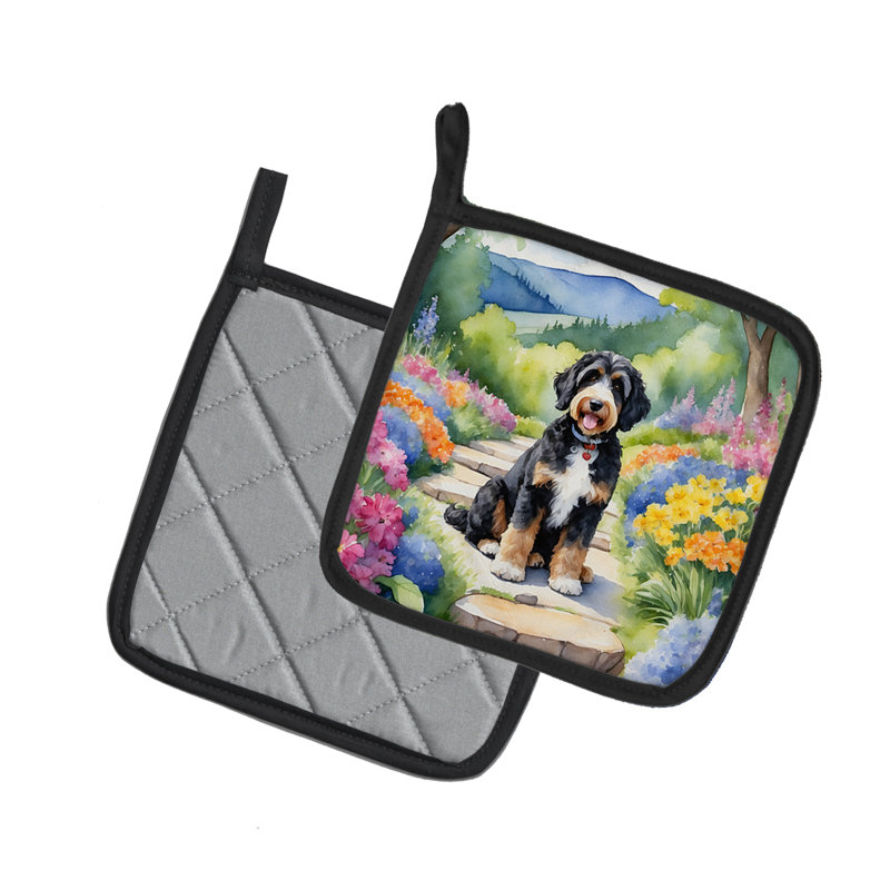Caroline's Treasures Floral Polyester Potholder Set
